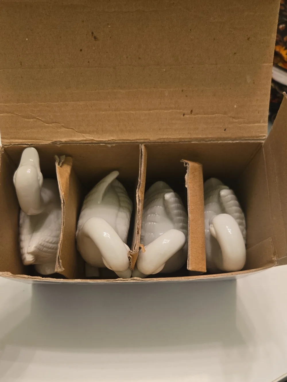 Set Of 4 Porcelain Swan Napkin Rings, White Swans, Vintage Table Setting, 1987